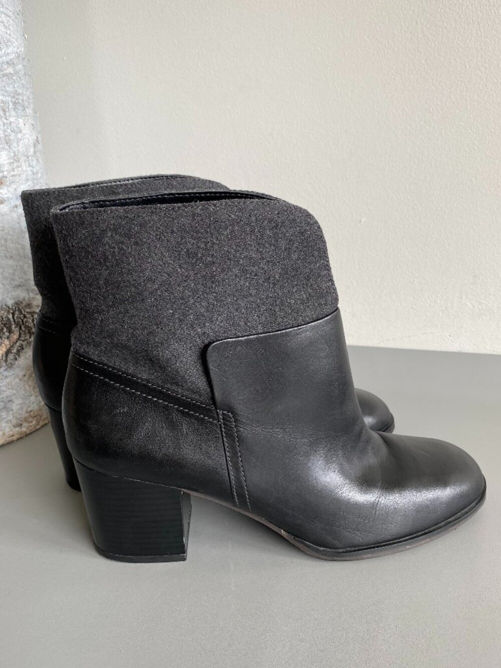 Nine West Dale Black Leather Gray Wool Block Heel Ankle Booties Size 9.5M